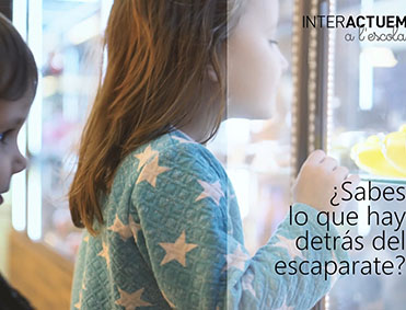 Saps què hi ha darrere de l'aparador?